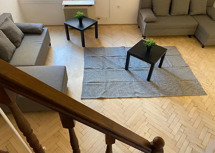 Kiraly78 Huge Apartment