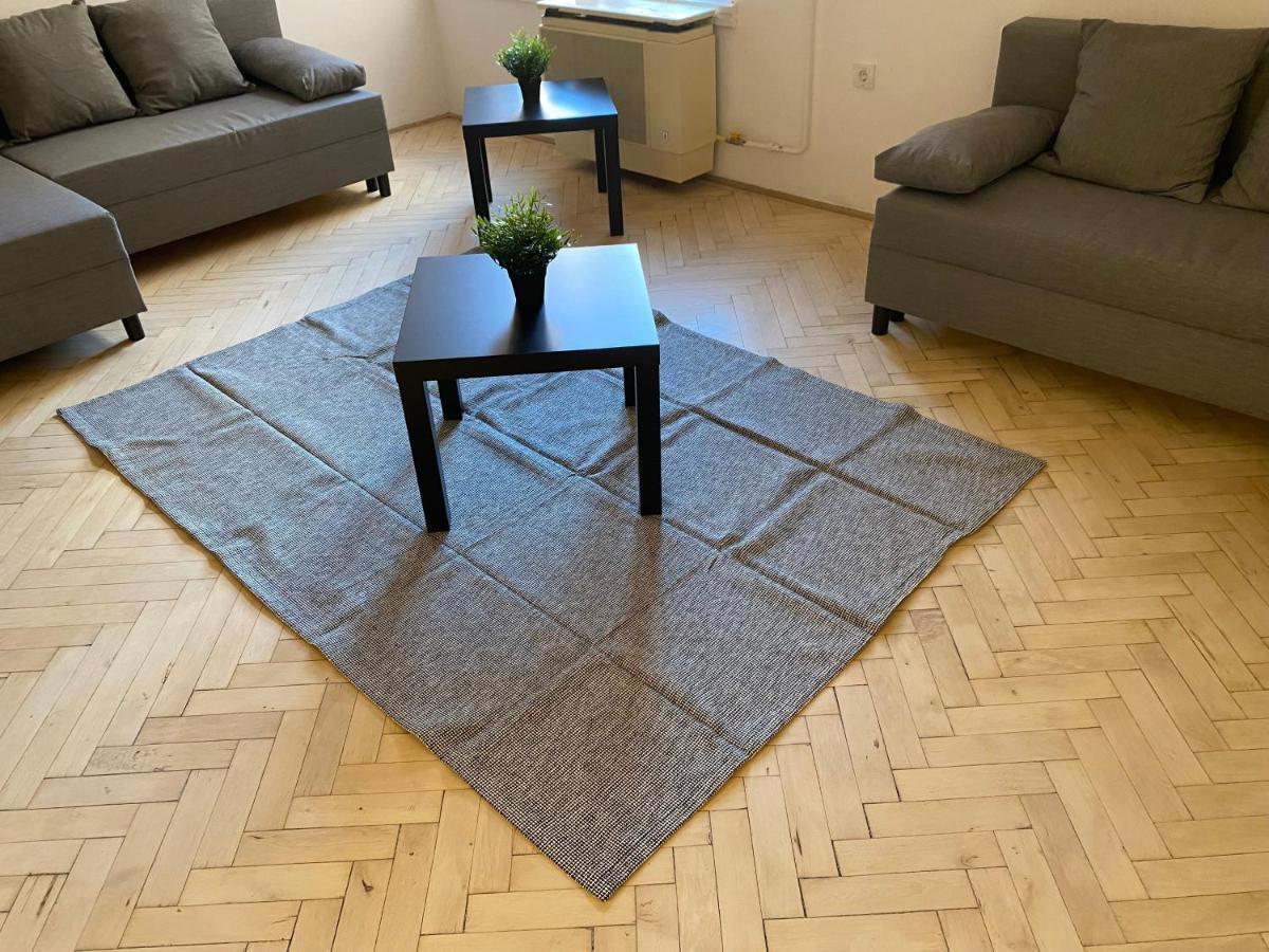 Kiraly78 Huge Apartment *