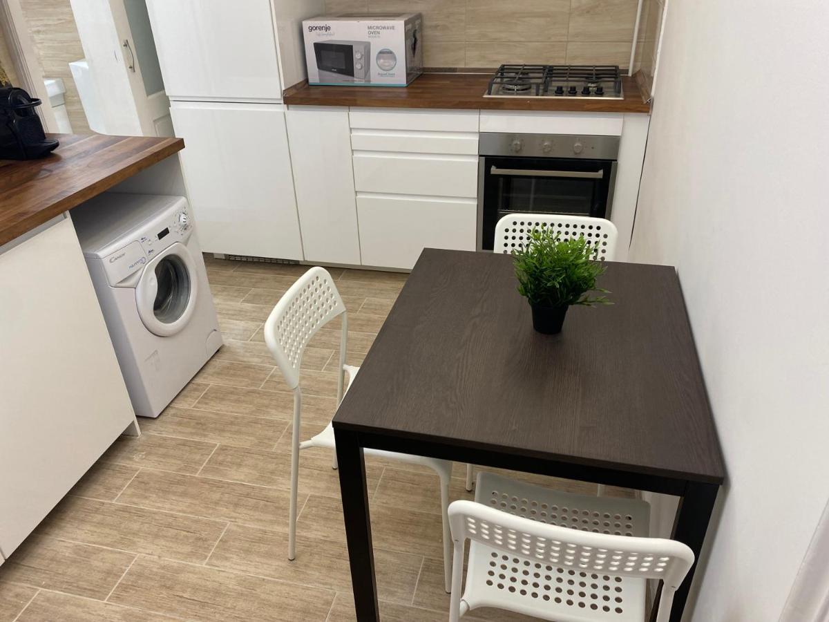 Kiraly78 Huge Apartment